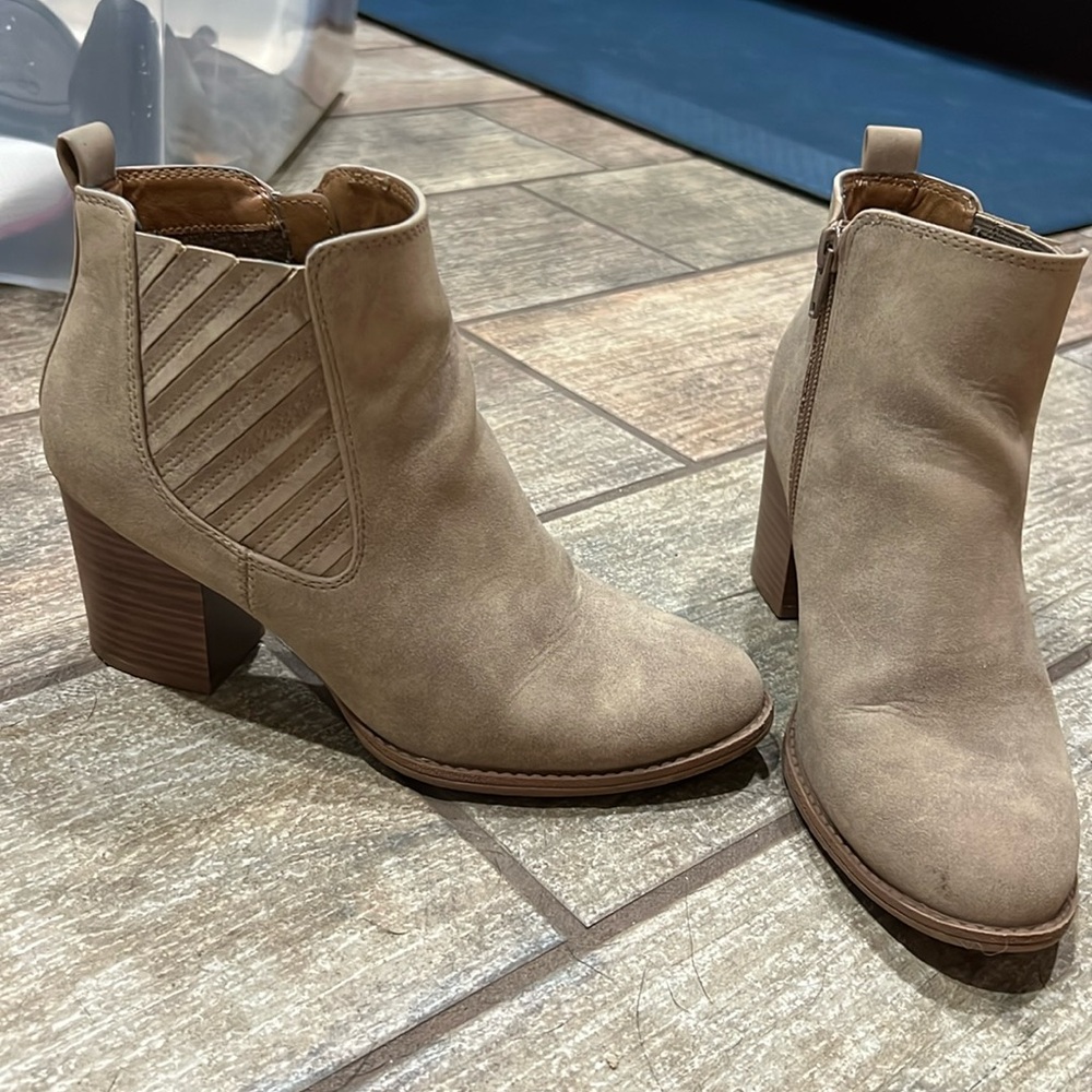 Tan heeled boots